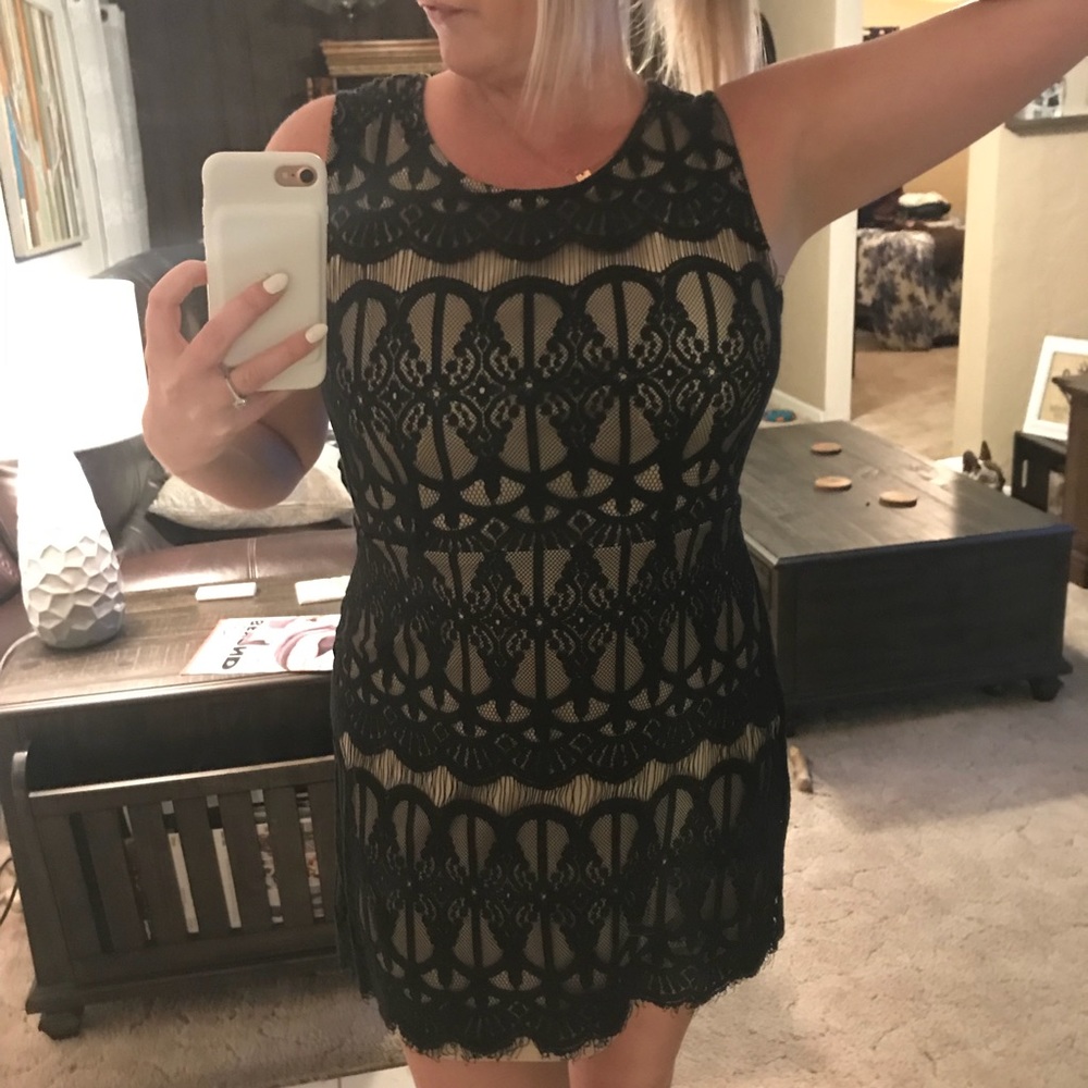 Lace black dress with tan linings - Size Large -